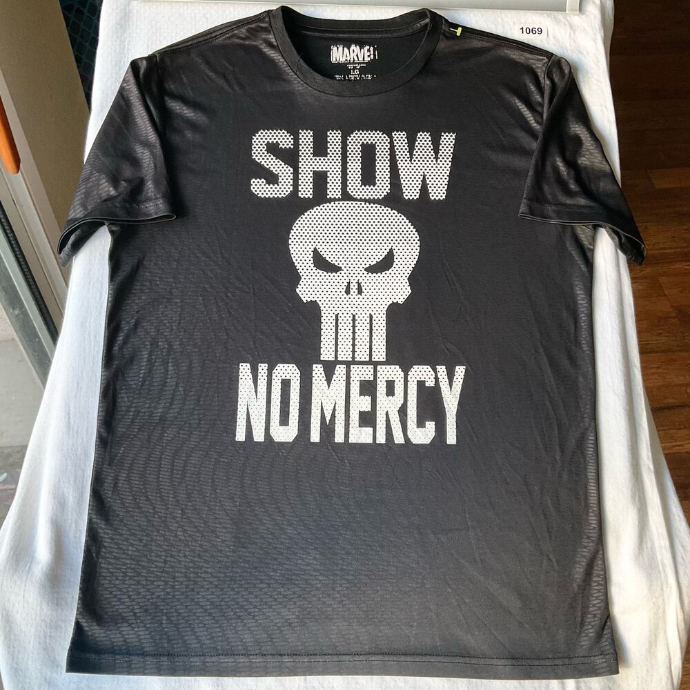 Marvel Men’s Short Sleeve T-shirt size L, Black, Show No Mercy Skull